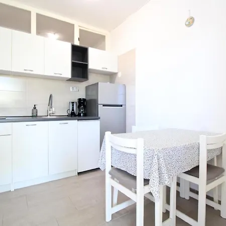 Apartment Fuer 3 Personen Ca 25 Qm In Pjescana Uvala, Istrien Istrische Riviera *