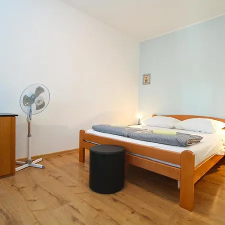 Apartment Fuer 3 Personen Ca 25 Qm In Pjescana Uvala, Istrien Istrische Riviera